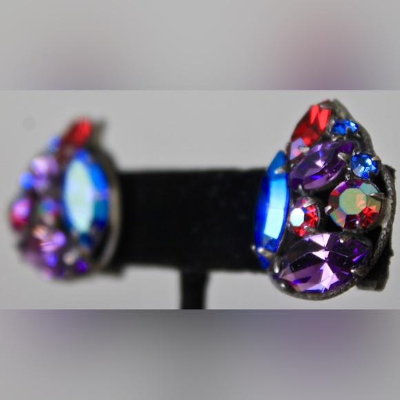 REGENCY EARRINGS CLIP ON VINTAGE PURPLE RED CRYSTALS PEWTER 1950’s - Picture 5 of 8